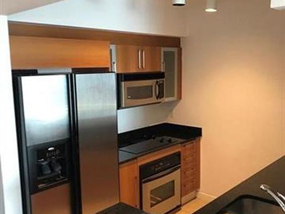 5th image of 325 Biscayne Blvd #3224