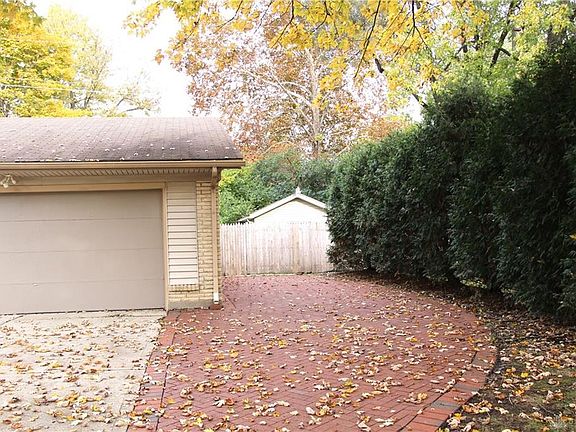 3rd image of 360 Edgebrook Dr