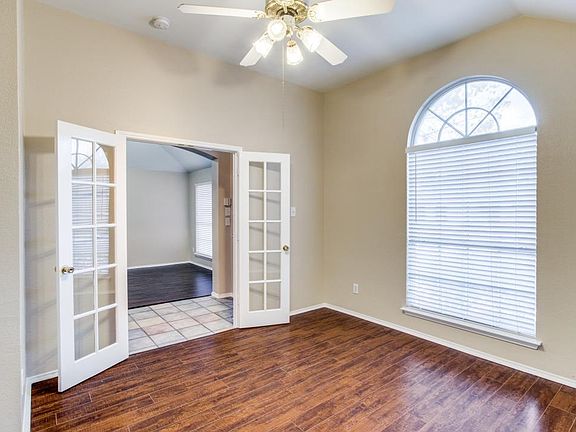 5th image of 1627 Branch Creek Dr