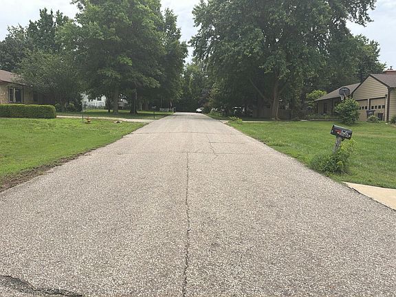 4th image of 712 S Boyer Rd