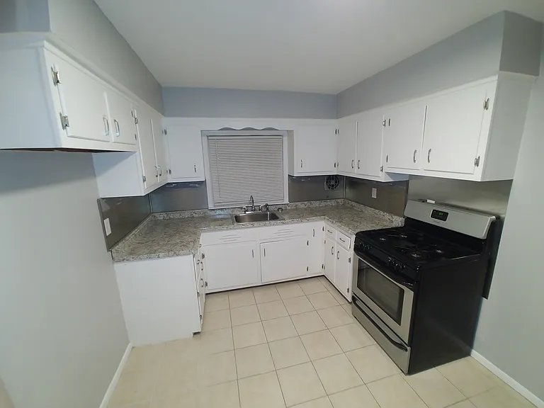 500 1/2 E 1st Ave #4 — Photo 10
