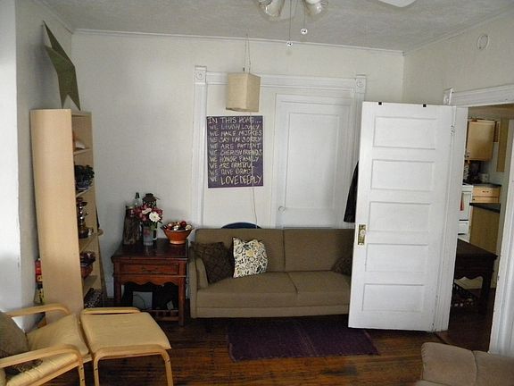3rd image of 2215 Como Ave