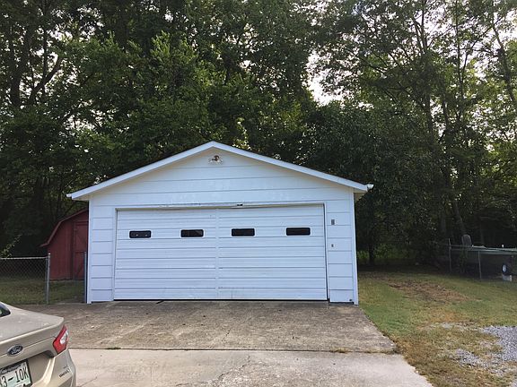 2nd image of 1911 Bradyville Pike