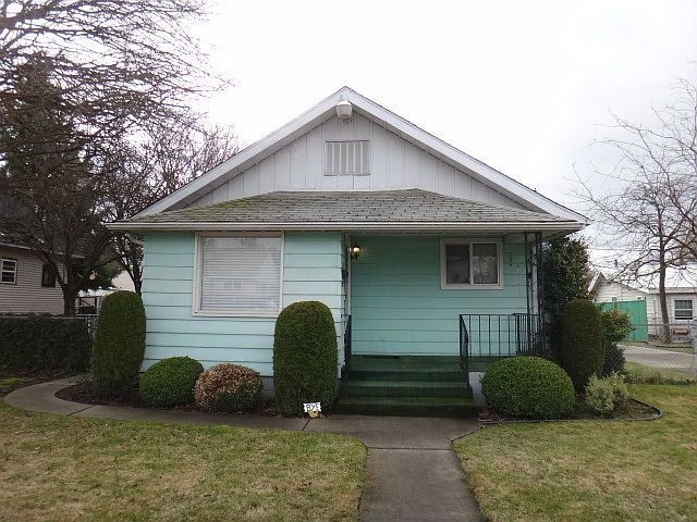 1st image of 814 E Lacrosse Ave