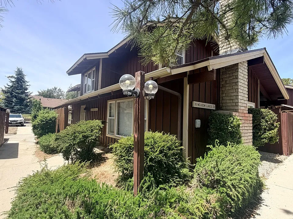 36 Meadow Lakes Dr