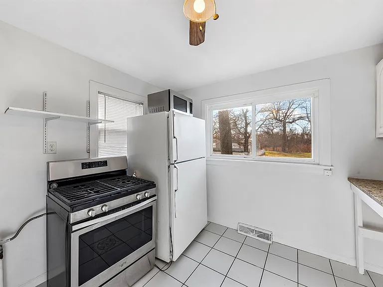 4222 Park Ave — Photo 6