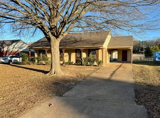 6050 Somerset Dr, Horn Lake, MS 38637