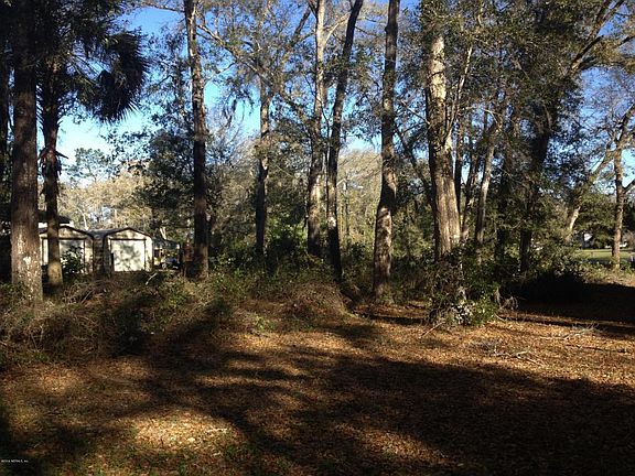 3rd image of 311 Pleasant St