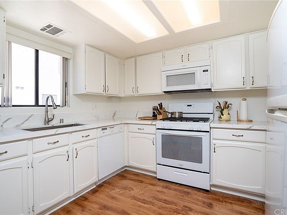 5th image of 14325 Foothill Blvd Unit 39