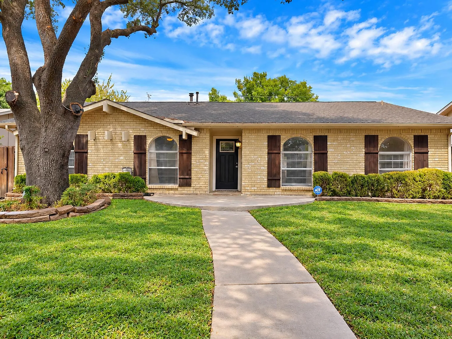 3 bed, 1930 sqft, $2,400 — Photo 1