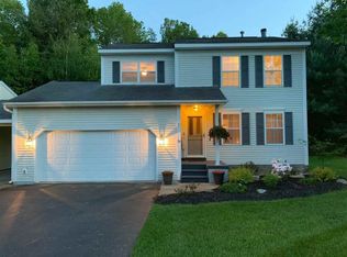 17 Old Chatham Ct, Malta, NY 12020