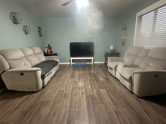 4th image of 701 Jake St