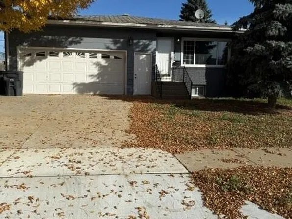 319 1st St SE, Dickinson, ND 58601