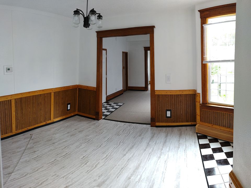 1st image of 839 4th St E APT 1