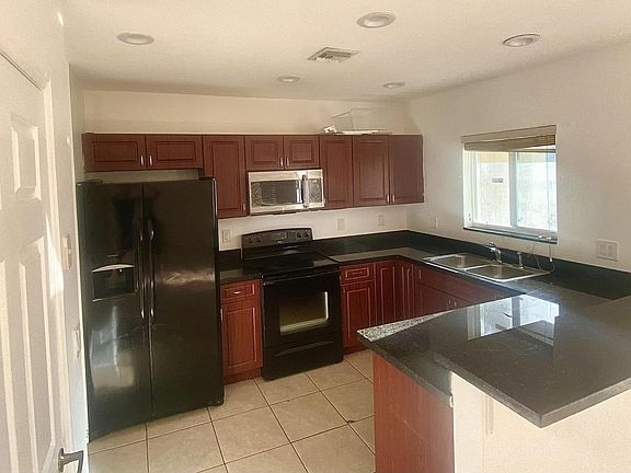 3rd image of 820 NW 2nd Ave #3