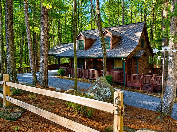 3rd image of 63 Misty Oaks Ct