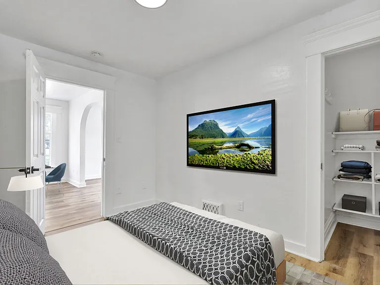 1033 E Cesar E Chavez Ave #1 — Photo 3