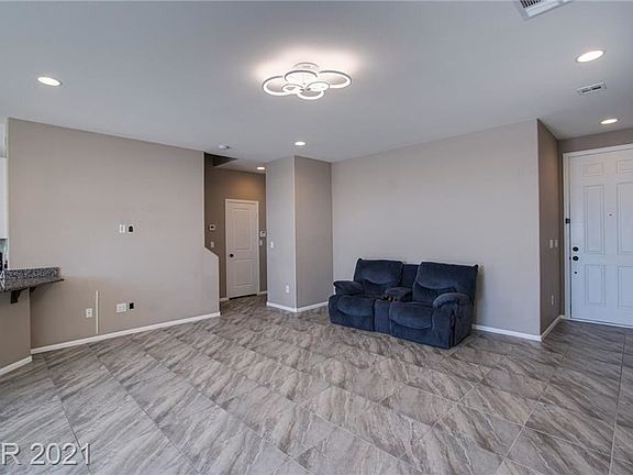 5th image of 10656 Summerbell St