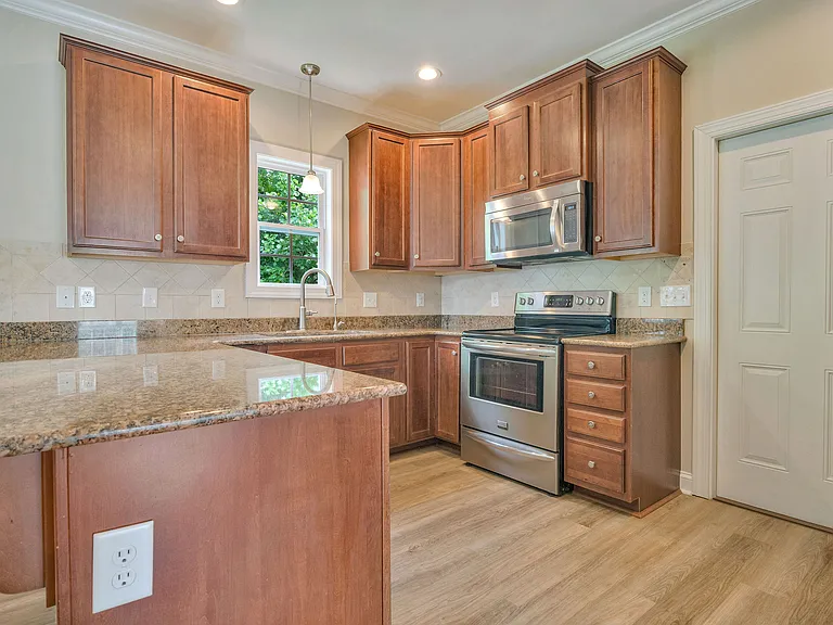 107 McKinnon Pl — Photo 2