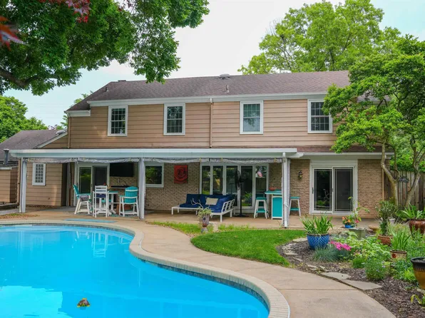 4021 San Pedro Dr, Fort Wayne, IN 46815