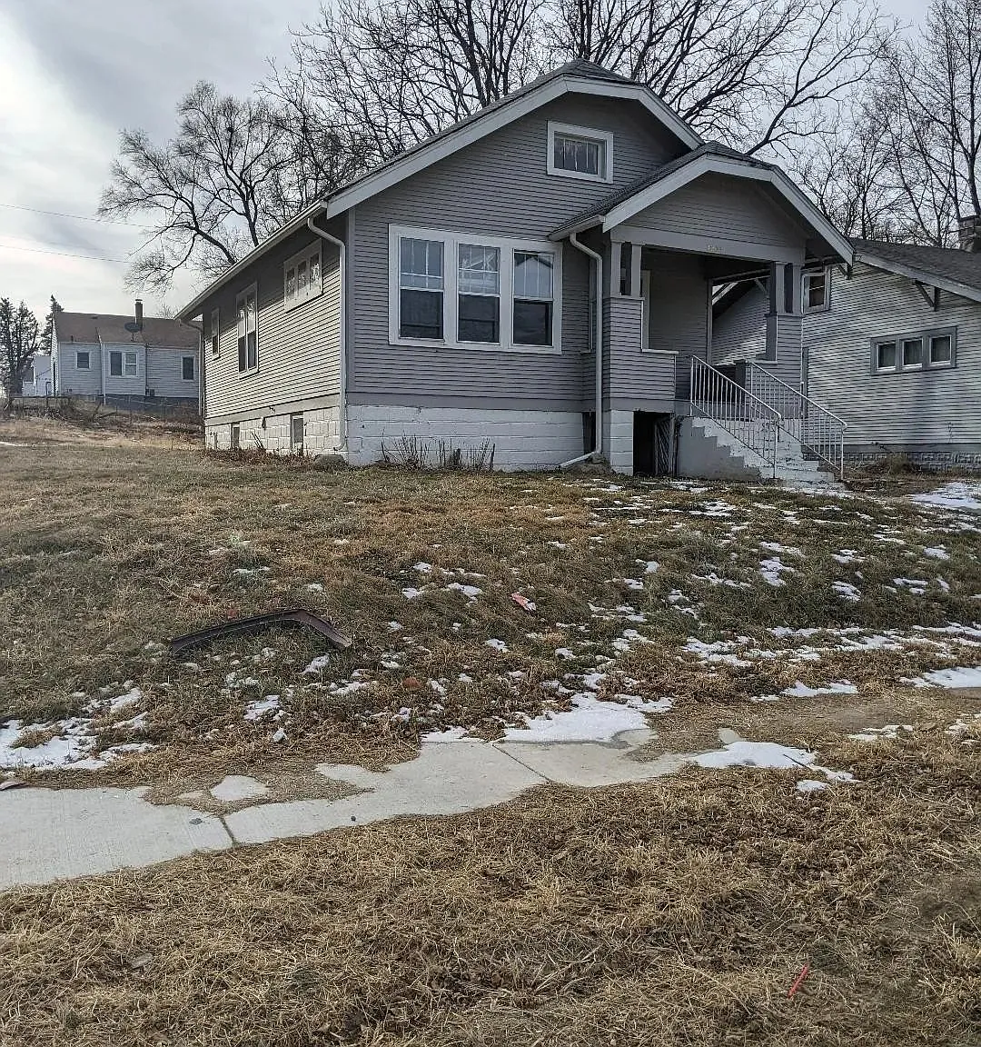 2 bed, 1.0 bath, 859 sqft, $1,397 — Photo 2