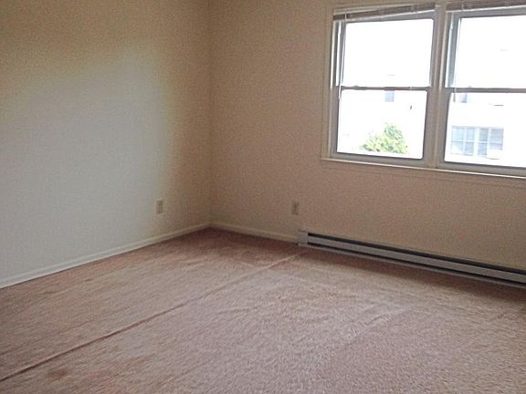 5th image of 1033 Whalley Ave #2B
