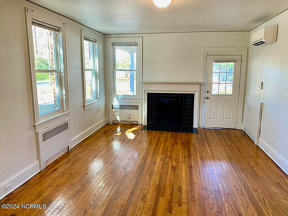 2nd image of 2501 E 5th St