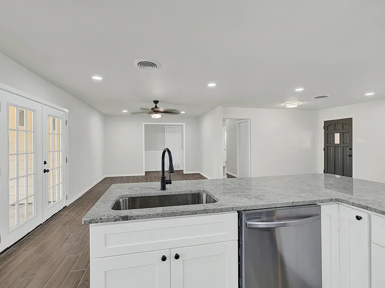 129 Young Ave — Photo 23