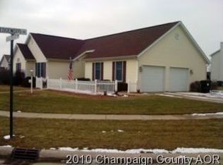 1104 Ridgewood Rd, Mahomet, IL 61853