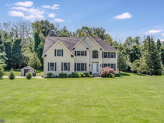 3rd image of 4 Green Tree Dr