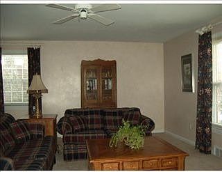 4th image of 591 Rolling Green Dr