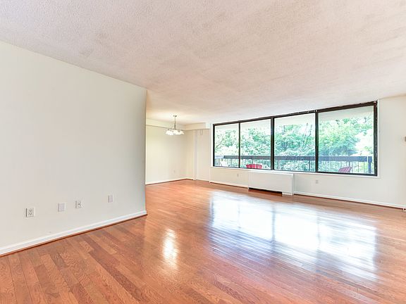 4th image of 3705 S George Mason Dr APT 114S
