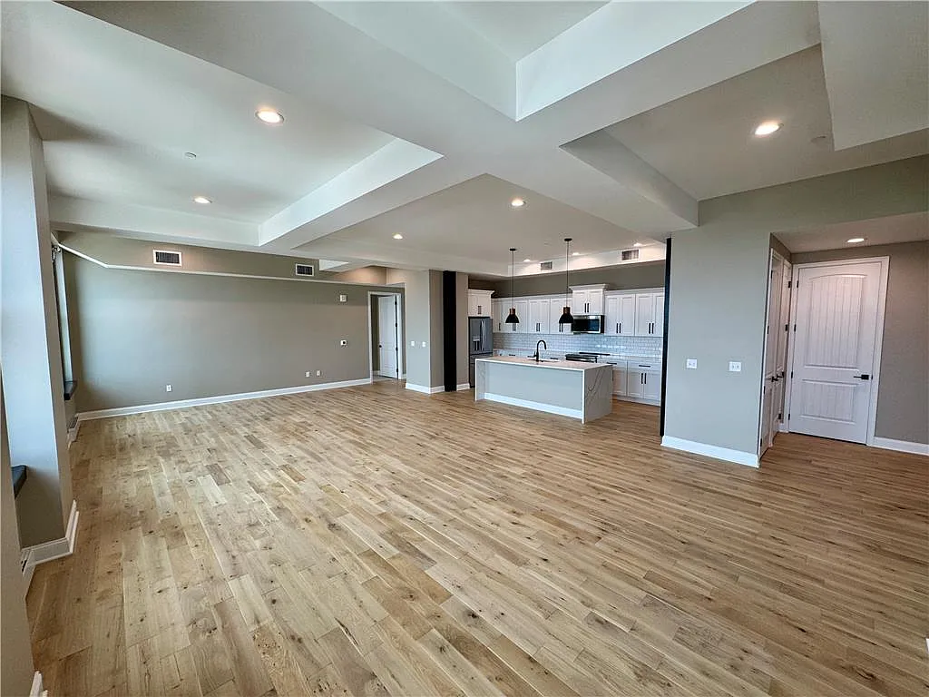 2 bed, 2.0 bath, 1812 sqft, $3,750 — Photo 4