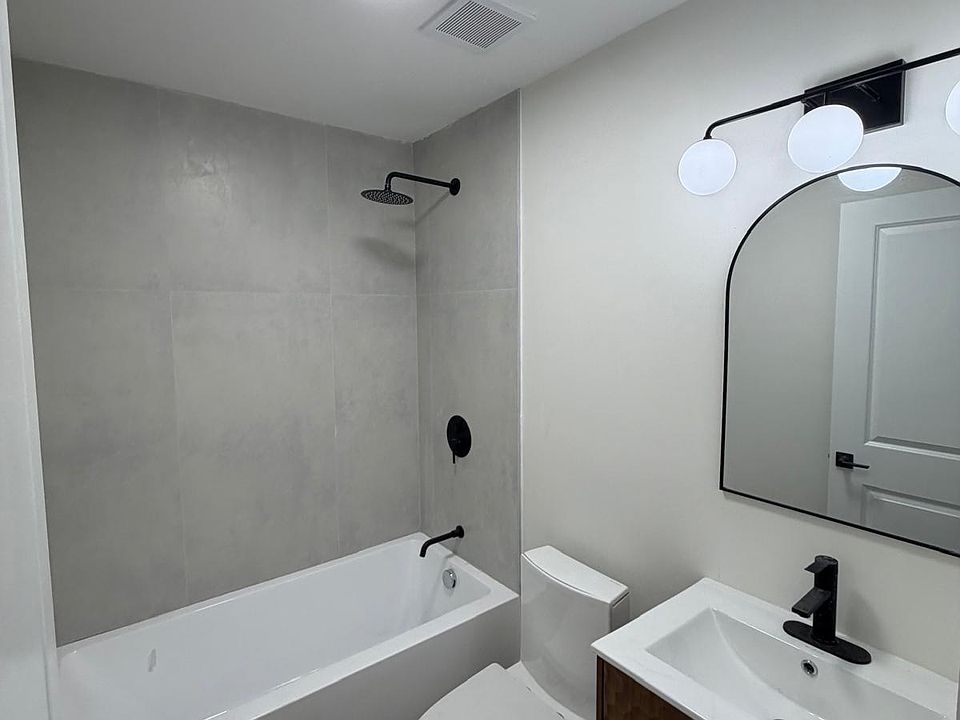 2nd image of 51 Lincoln Park #2D