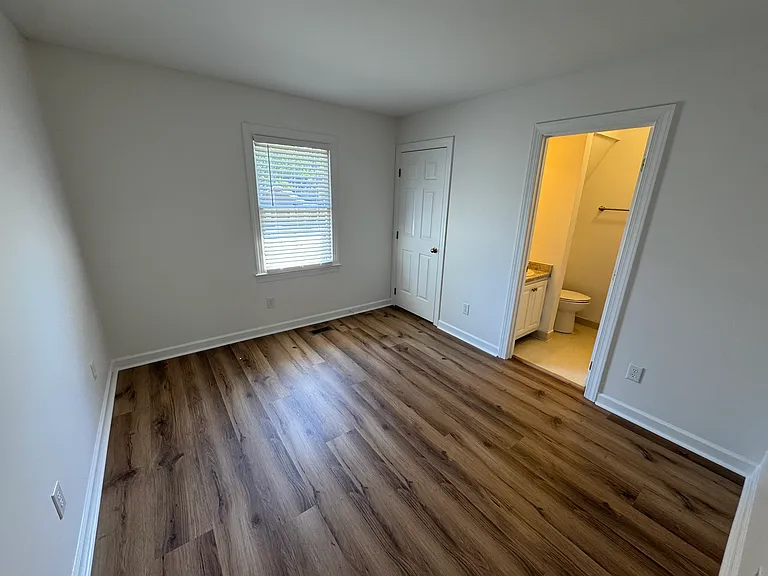 1551 Village Glenn Dr — Photo 15
