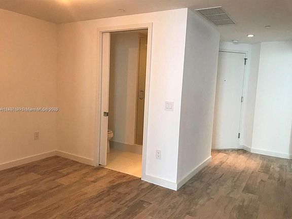 3rd image of 650 NE 32nd St Unit 1407