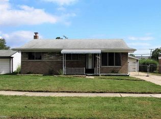 17479 Hans Dr, Fraser, MI 48026