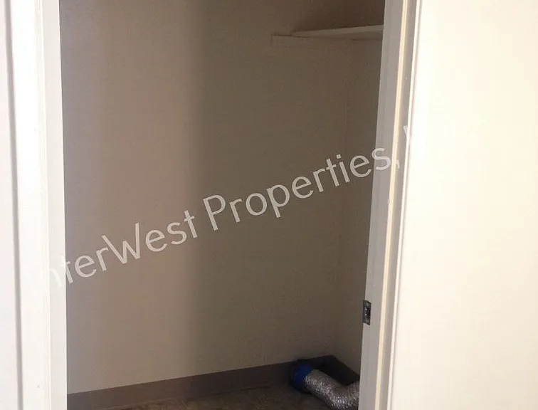 1010-1040 W Powell Blvd — Photo 6