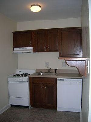 3rd image of 2640 Victory Pkwy APT 10