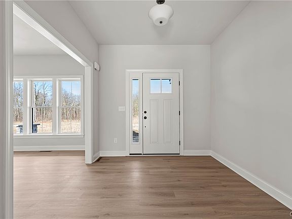 4th image of 1954 N Ridge Dr