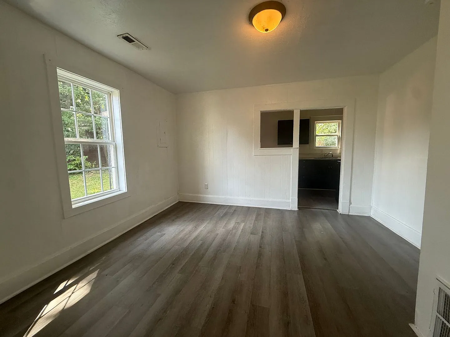 Come see this 2 Bedroom 1 Bath near Downtown! — Photo 3