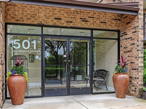 3rd image of 501 Lake Hinsdale Dr APT 404