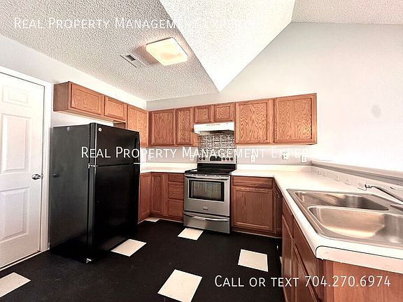 4th image of 4026 Far West Dr