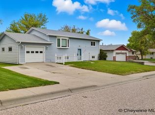 805 Freimuth Ave, Lingle, WY 82223