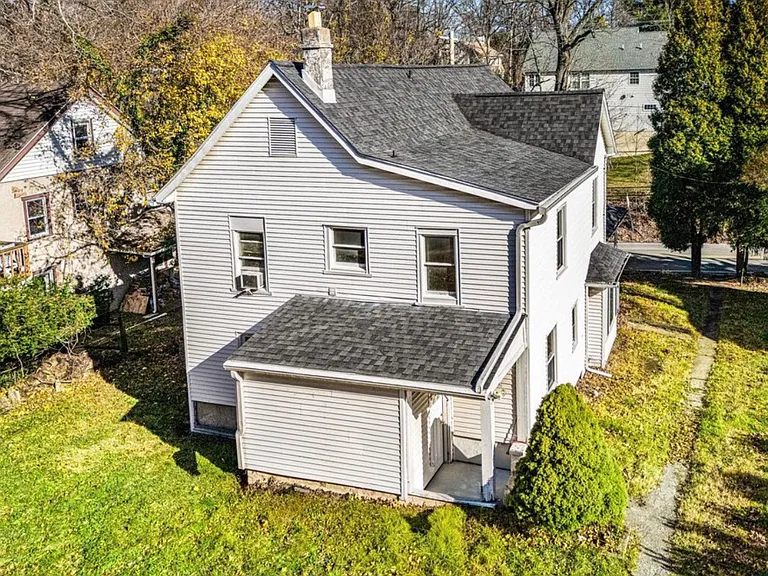 106 N Valley Rd #B — Photo 3