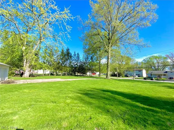 8225 Bellflower Rd, Mentor, OH 44060