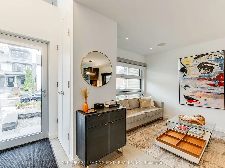 81 Dagmar Ave — Photo 4