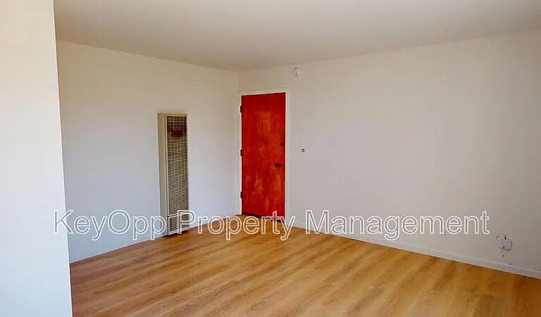 465 10th Ave #6 — Photo 7