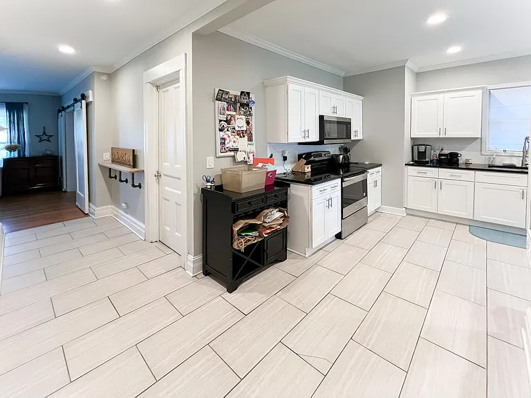 200 Laburnam Cres #1 — Photo 20