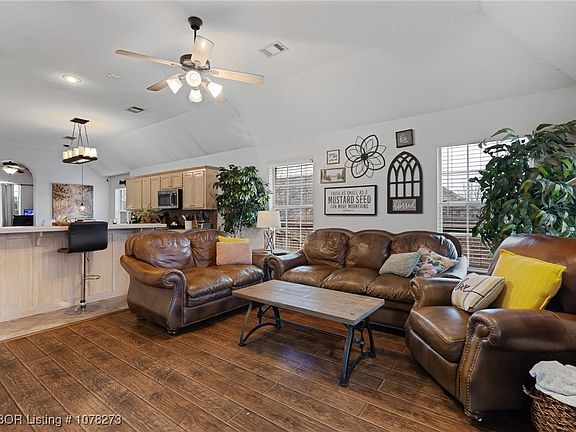 2nd image of 2709 Northridge Cir